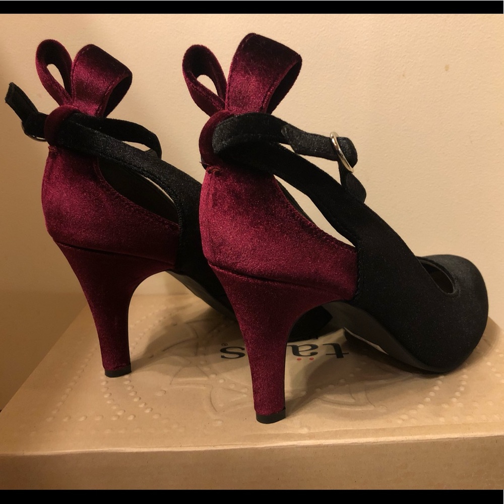 9w Red/Black highhheels with bow on back and strap